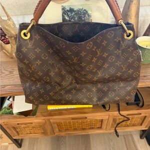 Louis Vuitton Artsy/Hobo